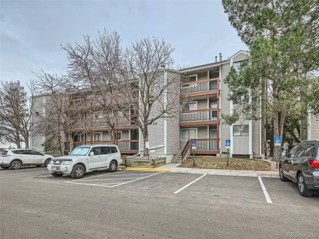 MLS: 4047753 Condo For Sale
