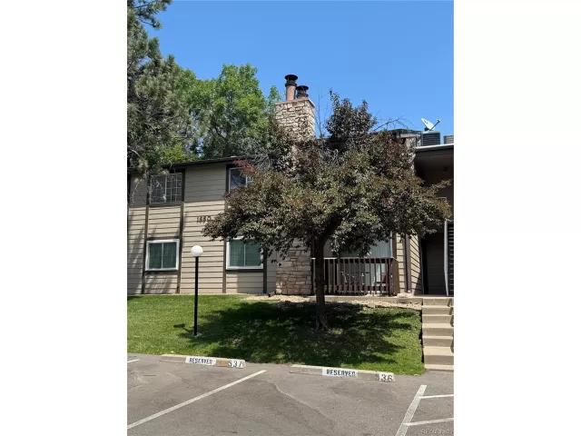 MLS: 4048225 Condo For Sale