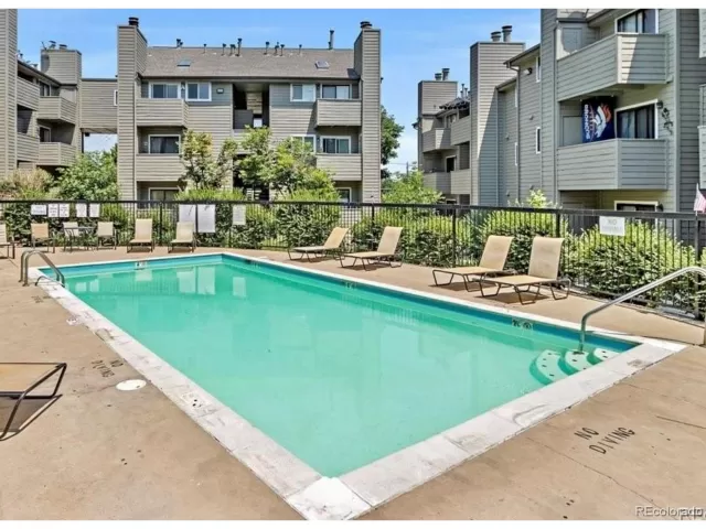 MLS: 4048596 Condo For Sale