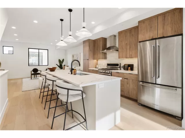 MLS: 4048827 Condo For Sale