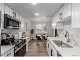 Photo #5: 4049007 Listing