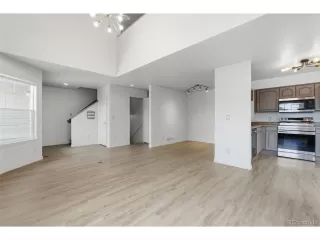 Photo #6: 4049605 Listing