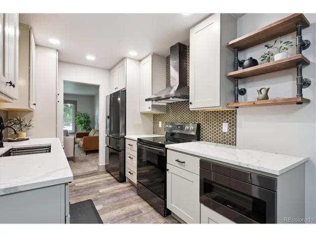 MLS: 4050730 Condo For Sale