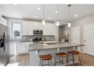 Photo #5: 4051190 Listing