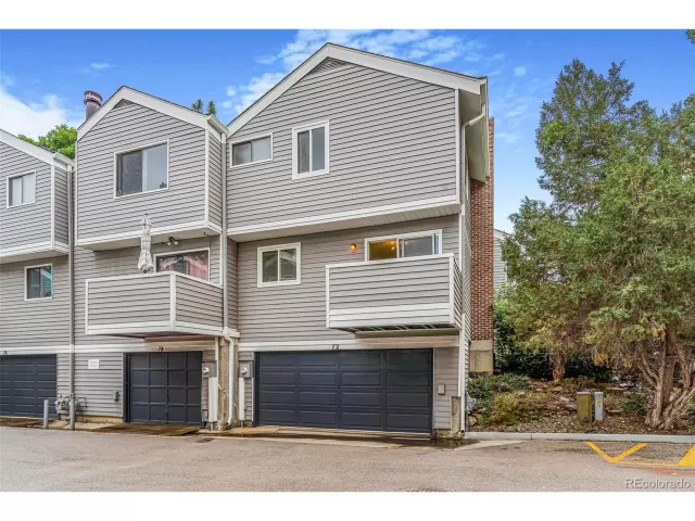 MLS: 4058263 Condo For Sale