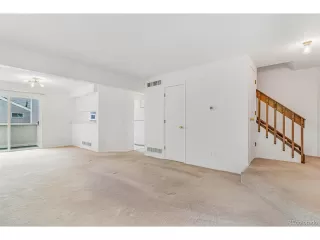 Photo #4: 4058263 Listing