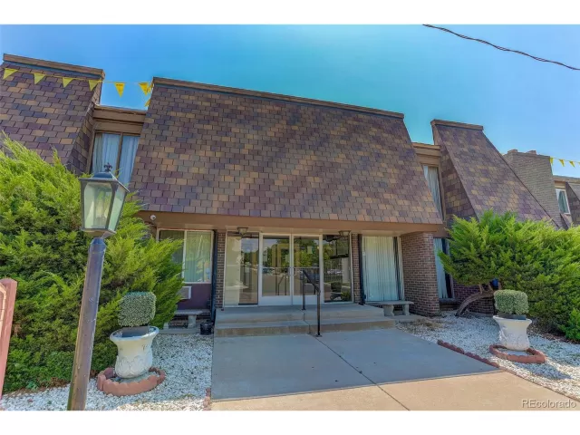 MLS: 4060377 Condo For Sale