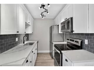 Photo #4: 4060377 Listing