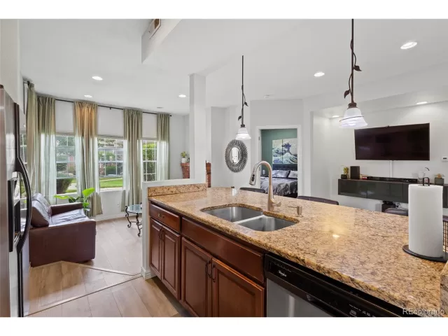 MLS: 4060607 Condo For Sale