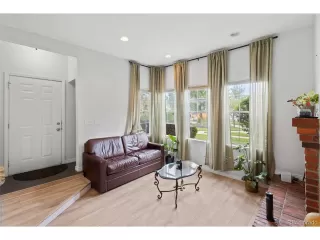 Photo #4: 4060607 Listing