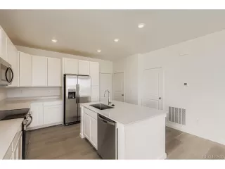 Photo #2: 4061350 Listing