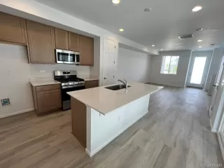 Photo #3: 4062163 Listing