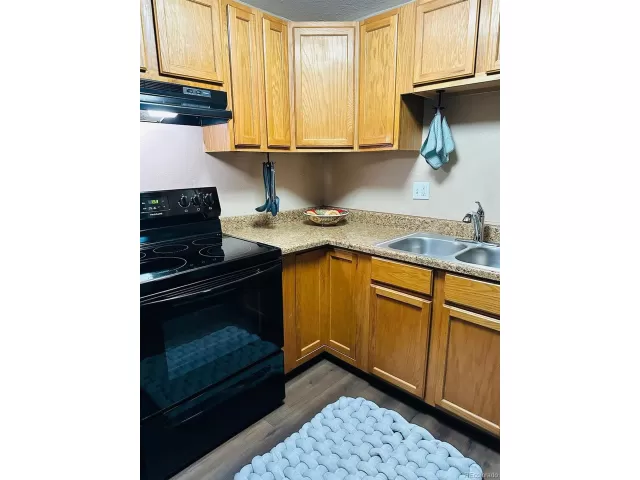 MLS: 4076304 Condo For Sale