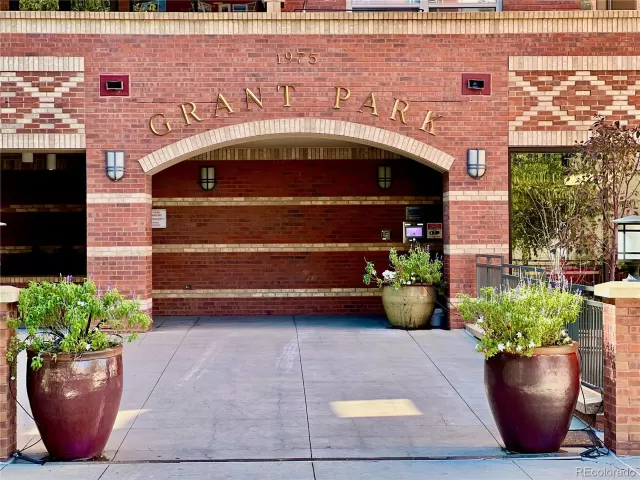 MLS: 4076754 Condo For Sale