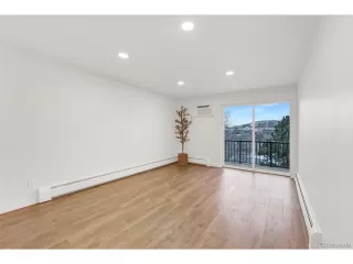 Photo #5: 4077491 Listing