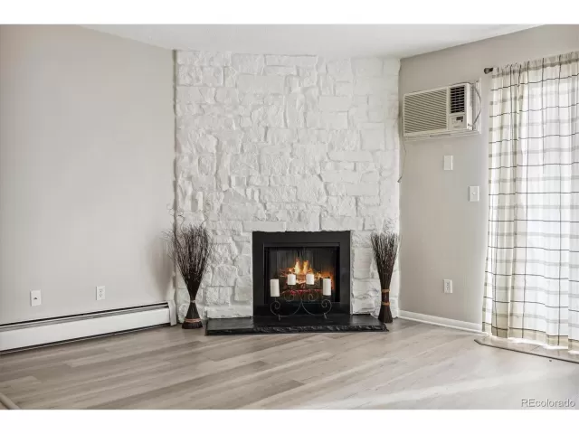 MLS: 4078601 Condo For Sale