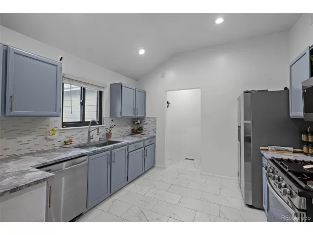 MLS: 4086594 Condo For Sale