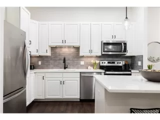 Photo #5: 4088699 Listing