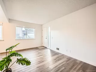 Photo #5: 4089219 Listing
