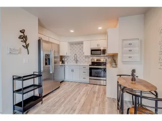 Photo #3: 4089522 Listing 