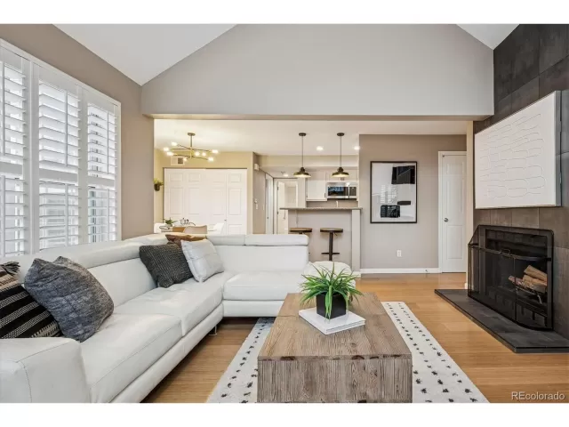 MLS: 4090969 Condo For Sale