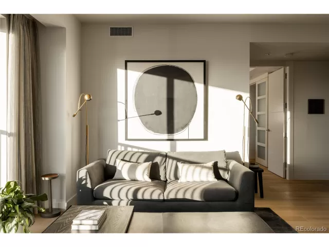 MLS: 4092627 Condo For Sale