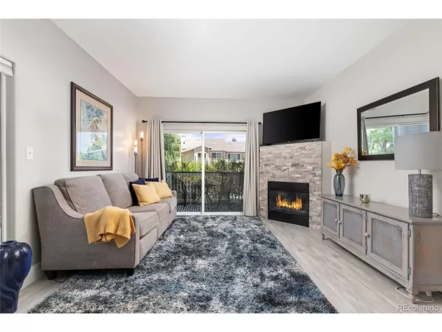 MLS: 4094029 Condo For Sale