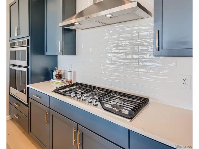 MLS: 4100547 Condo For Sale