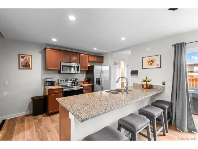 MLS: 4101795 Condo For Sale