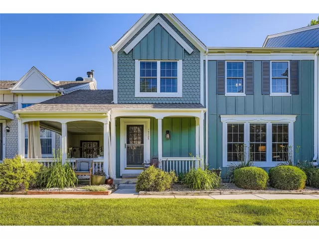 MLS: 4103702 Condo For Sale