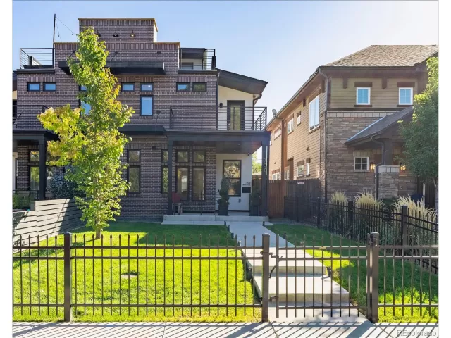 MLS: 4103718 Condo For Sale