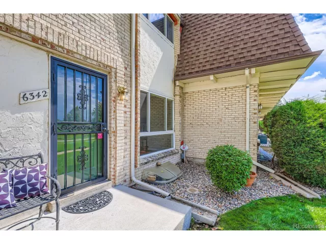 MLS: 4104057 Condo For Sale