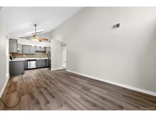 Photo #3: 4105535 Listing