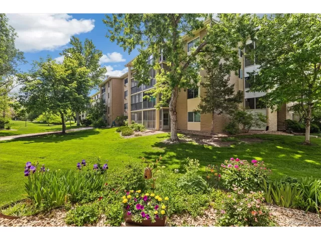 MLS: 4106372 Condo For Sale