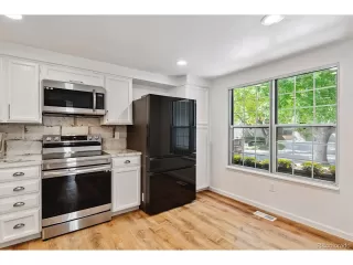 Photo #5: 4108566 Listing