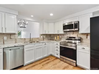 Photo #6: 4108566 Listing