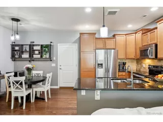Photo #5: 4110452 Listing