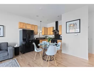 Photo #5: 4115428 Listing