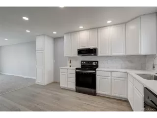 Photo #5: 4120536 Listing