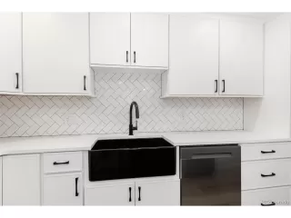 Photo #6: 4123013 Listing