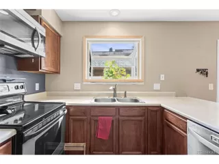 Photo #6: 4127822 Listing