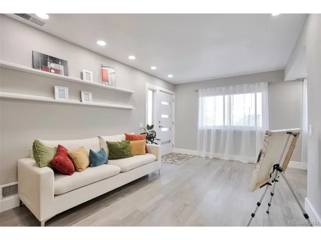 MLS: 4132594 Condo For Sale