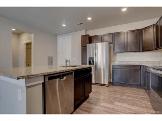 Photo #5: 4138929 Listing