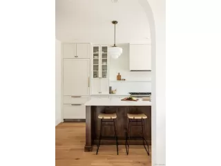 Photo #5: 4140902 Listing