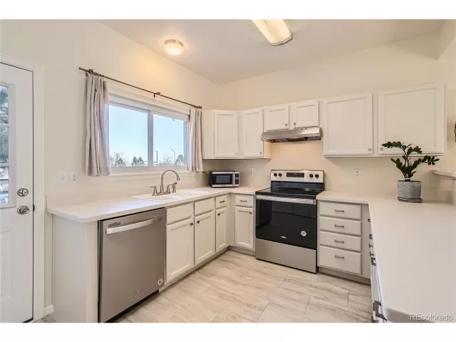 MLS: 4141237 Condo For Sale