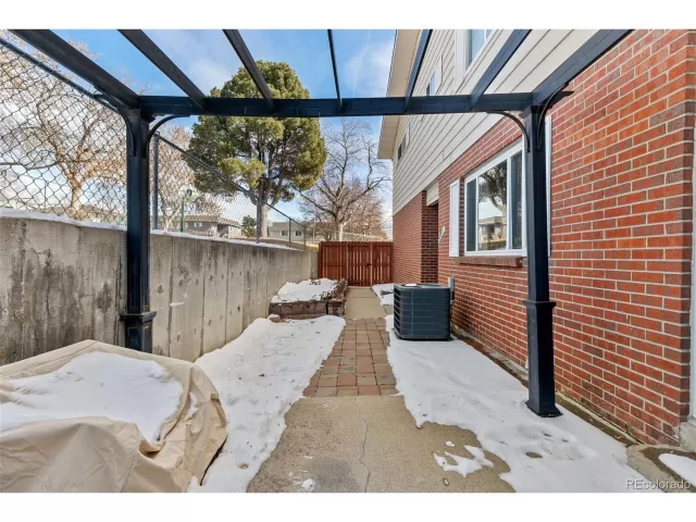 MLS: 4142639 Condo For Sale