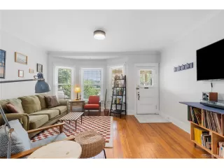 Photo #5: 4153527 Listing