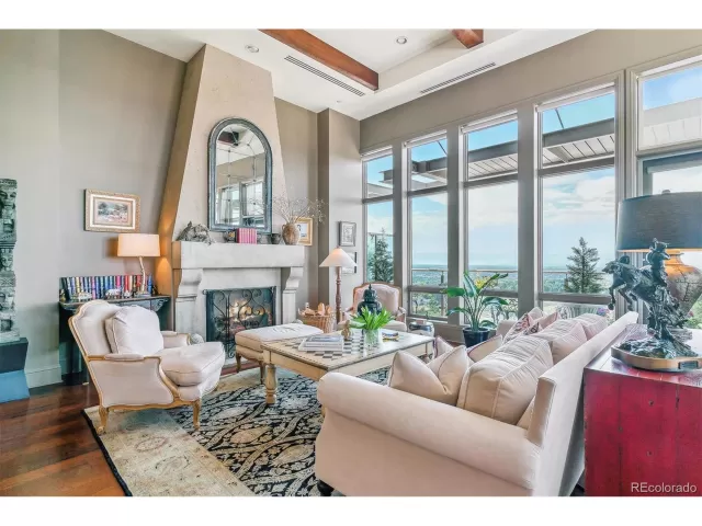 MLS: 4156519 Condo For Sale