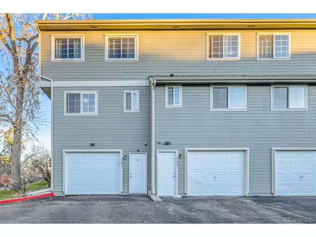 MLS: 4158784 Condo For Sale