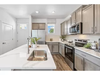 Photo #4: 4168968 Listing